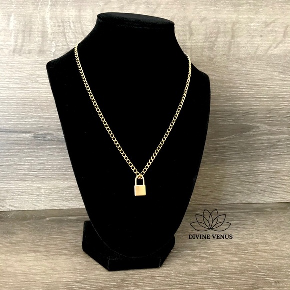 Lock Necklace πGold Plated Stainless Steel - Picture 3 of 8